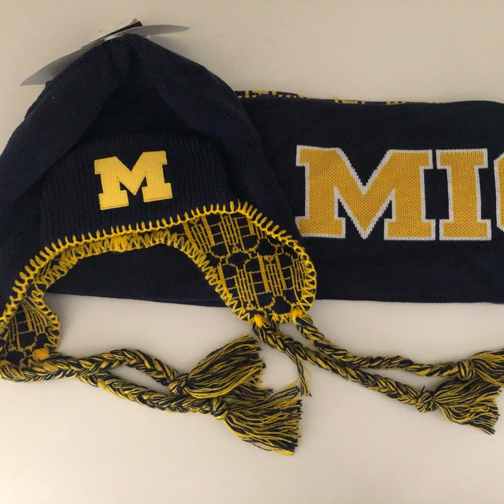 Jordan Brand x University of Michigan Hat & Scarf